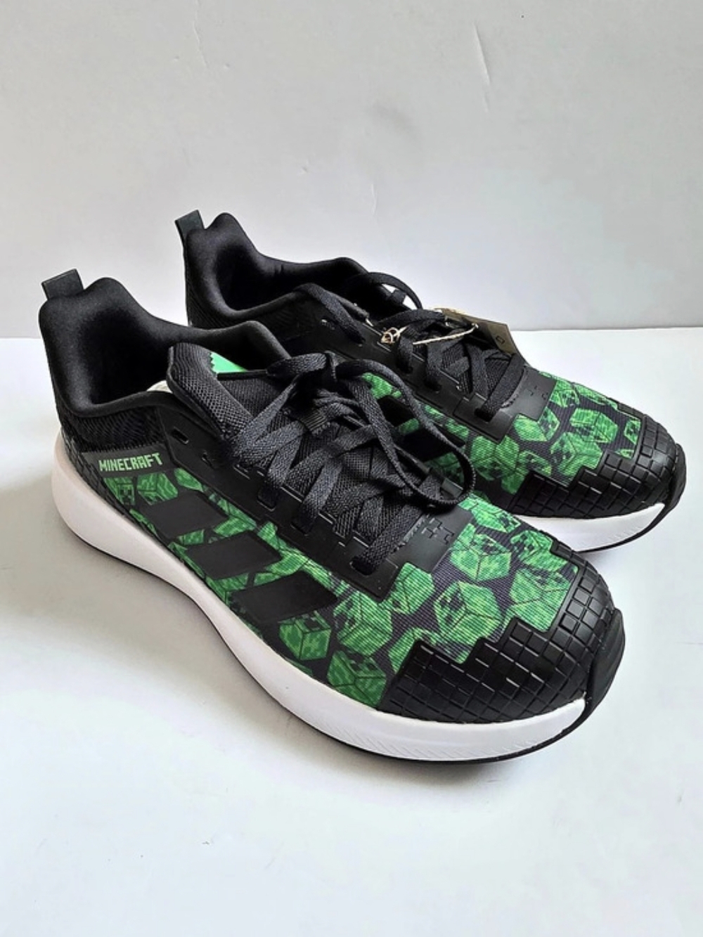 adidas Minecraft Runfalcon Minecraft Sneakers Boys US 5 NWT